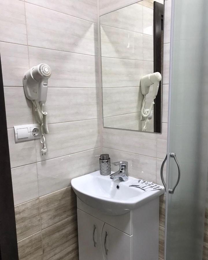 Gray Hotel Vynohradiv Ngoại thất bức ảnh