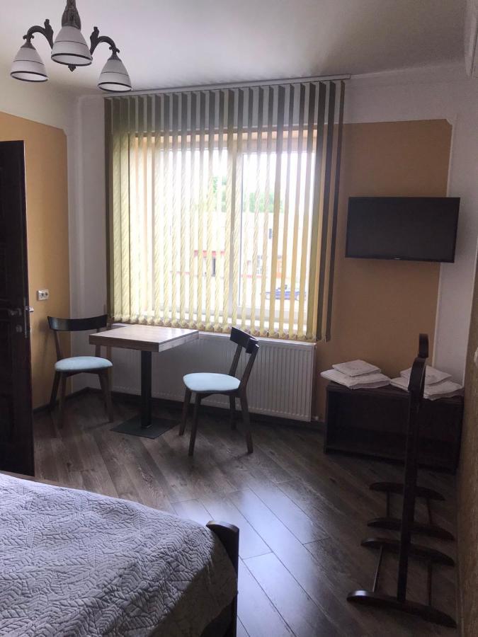 Gray Hotel Vynohradiv Ngoại thất bức ảnh