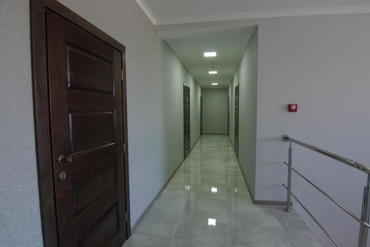Gray Hotel Vynohradiv Ngoại thất bức ảnh