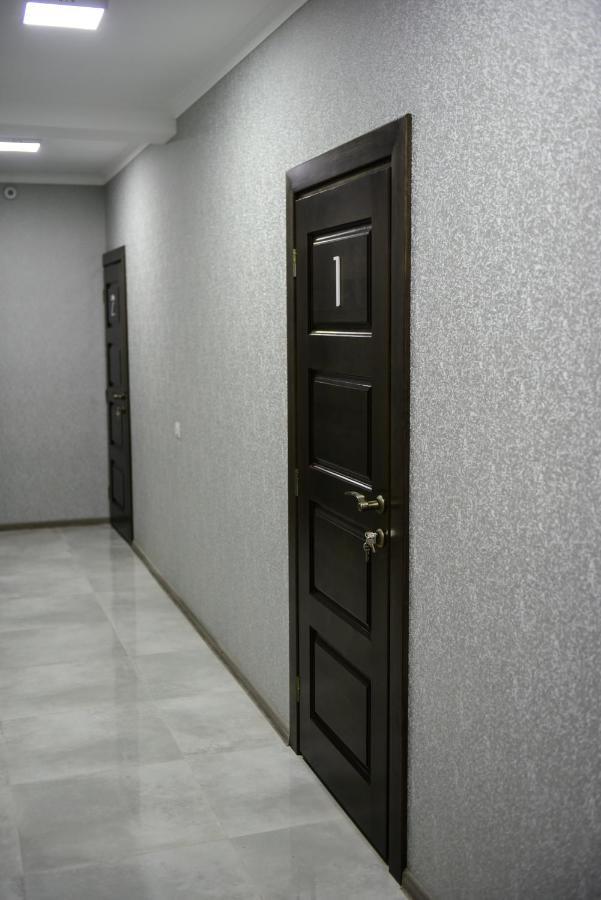 Gray Hotel Vynohradiv Ngoại thất bức ảnh