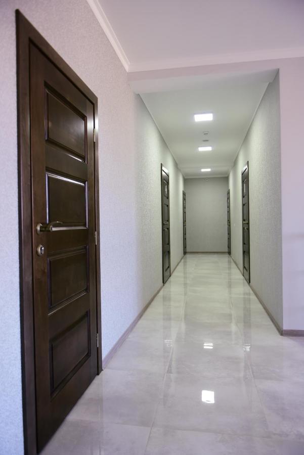 Gray Hotel Vynohradiv Ngoại thất bức ảnh